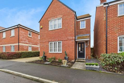 3 bedroom detached house for sale, Westlake Gardens, Tadley, RG26
