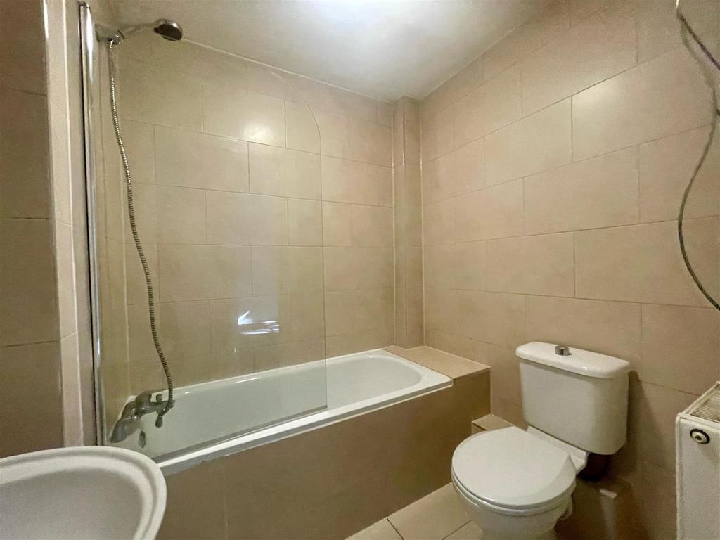 Bathroom 2.jpg