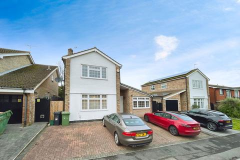 4 bedroom detached house to rent, Badgers Copse, Worcester Park KT4