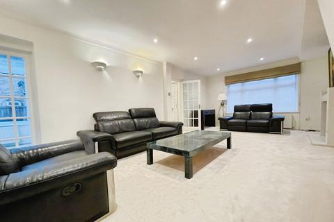 4 bedroom detached house to rent, Badgers Copse, Worcester Park KT4