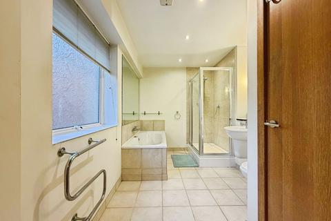 2 bedroom flat for sale, Portland Street, Southampton SO14