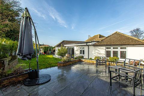 4 bedroom detached bungalow for sale, Malvern Close, Rayleigh, SS6