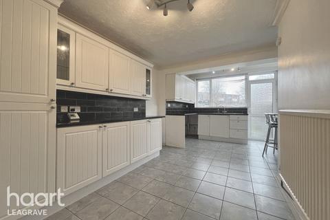 3 bedroom semi-detached house for sale, Brooklands Close, Luton