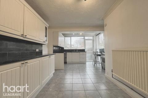 3 bedroom semi-detached house for sale, Brooklands Close, Luton
