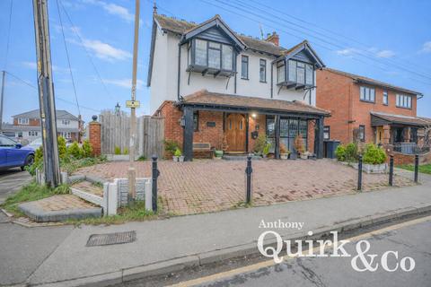 5 bedroom detached house for sale, Waarden Road, Canvey Island, SS8