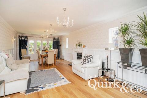 5 bedroom detached house for sale, Waarden Road, Canvey Island, SS8
