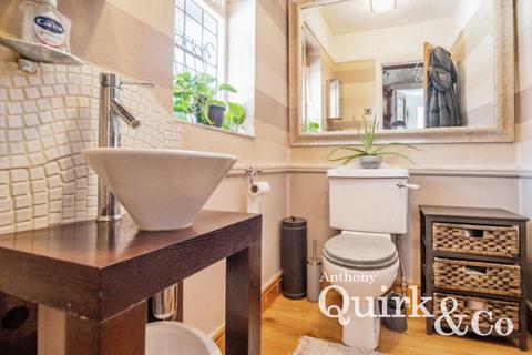 5 bedroom detached house for sale, Waarden Road, Canvey Island, SS8