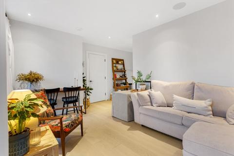 1 bedroom apartment for sale, Espalier Gardens, Kilburn, W.Hampstead Borders, London, NW6