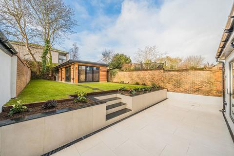 undefined, Cassilis Road, Twickenham TW1