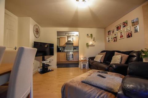 2 bedroom ground floor flat for sale, Compass Court, Waterside, Gravesend