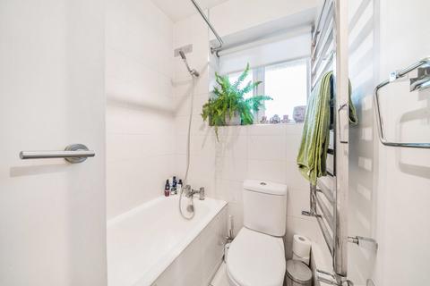 1 bedroom flat for sale, Upper Richmond Road, London, SW15