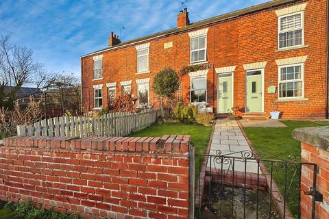 3 bedroom terraced house for sale, The Beaches, Station Road
