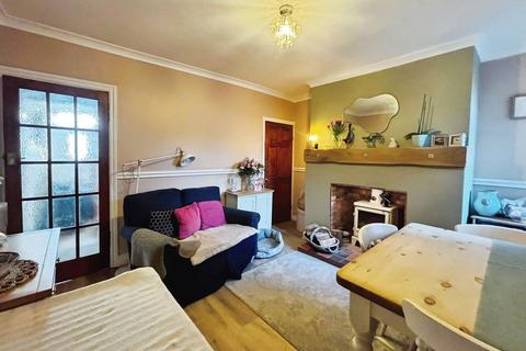 3 bedroom terraced house for sale, The Beaches, Station Road