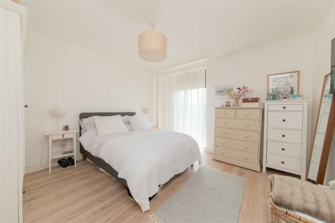 2 bedroom apartment for sale, Regiment Hill, London