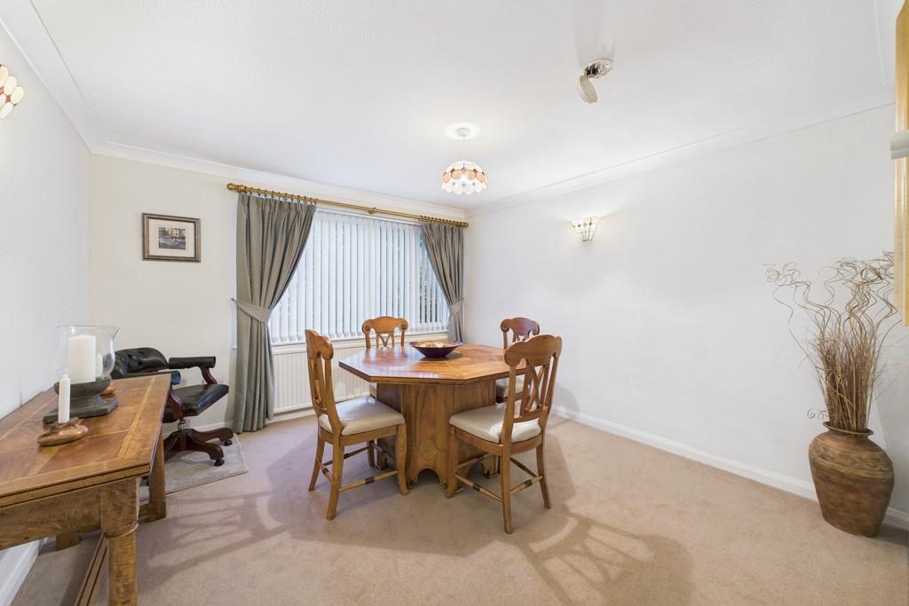 Bedroom 2/Dining room