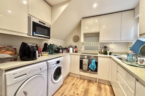 3 bedroom apartment to rent, Grenaby Road, Croydon
