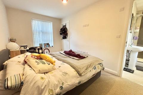 3 bedroom apartment to rent, Grenaby Road, Croydon