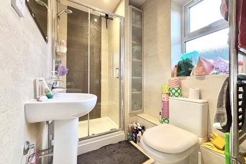 3 bedroom apartment to rent, Grenaby Road, Croydon
