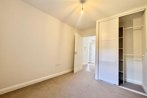 3 bedroom apartment to rent, Grenaby Road, Croydon