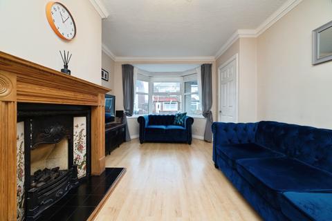 2 bedroom end of terrace house for sale, Northfield Avenue, Hessle, HU13
