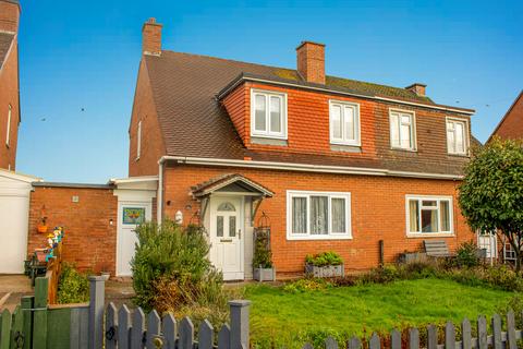 2 bedroom semi-detached house for sale, Wear Barton Road, Exeter
