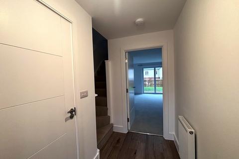 4 bedroom semi-detached house to rent, Skylark Way, Exmouth EX8