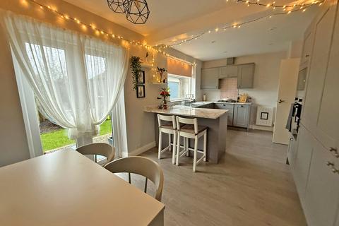 3 bedroom semi-detached house for sale, Kingsway, Scarborough YO12