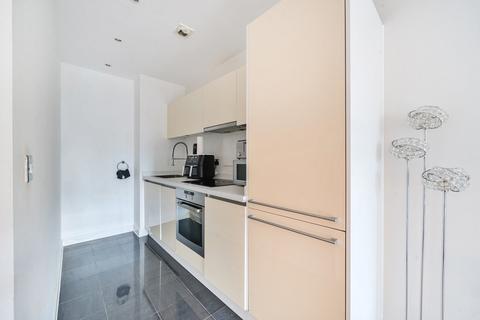 undefined, Great West Road, Brentford