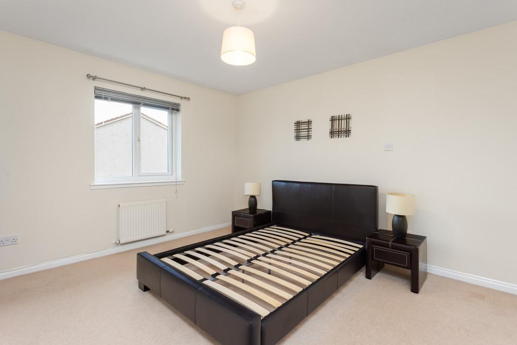 17 Harvie Gardens 15