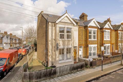 Lydden Grove, London SW18