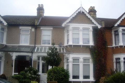 2 bedroom apartment to rent, Gartmore Road, Ilford