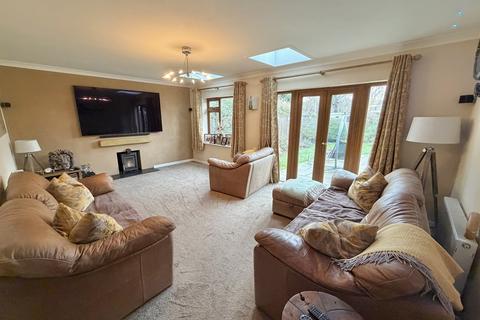 5 bedroom detached house for sale, Wallace Road, Broadstone