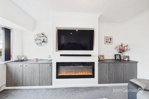 3 bedroom flat for sale, St. James Road, Barton-under-Needwood