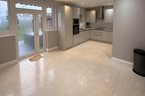 undefined, Avenue Road, Romford RM3