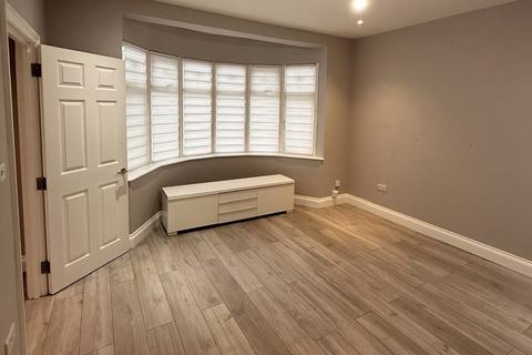 undefined, Avenue Road, Romford RM3
