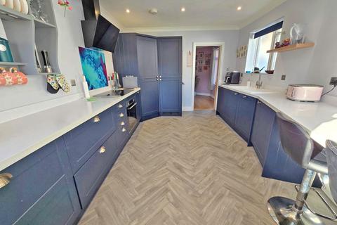2 bedroom semi-detached bungalow for sale, Southwick Street, West Sussex BN42