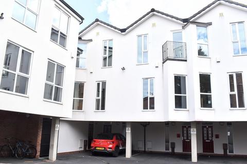 5 bedroom townhouse to rent, Wellington Road, Fallowfield, Manchester