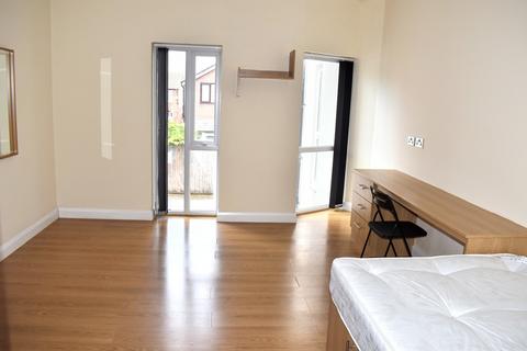 5 bedroom townhouse to rent, Wellington Road, Fallowfield, Manchester