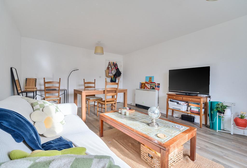 Apartment in Bristol - More
