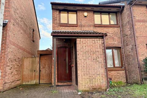 3 bedroom terraced house to rent, Holly Gardens, West Drayton