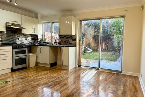 3 bedroom terraced house to rent, Holly Gardens, West Drayton