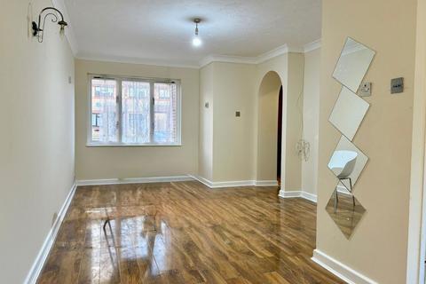 3 bedroom terraced house to rent, Holly Gardens, West Drayton