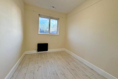 3 bedroom terraced house to rent, Holly Gardens, West Drayton