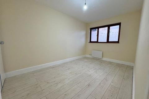 3 bedroom terraced house to rent, Holly Gardens, West Drayton