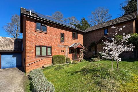 4 bedroom detached house for sale, Beech Road, Alresford