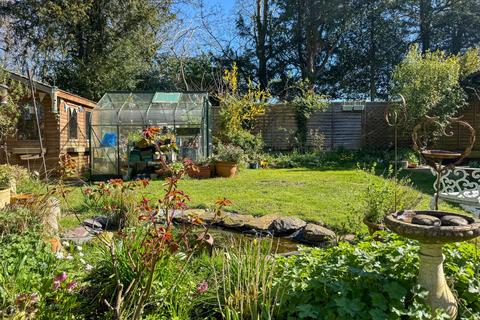 4 bedroom detached house for sale, Beech Road, Alresford
