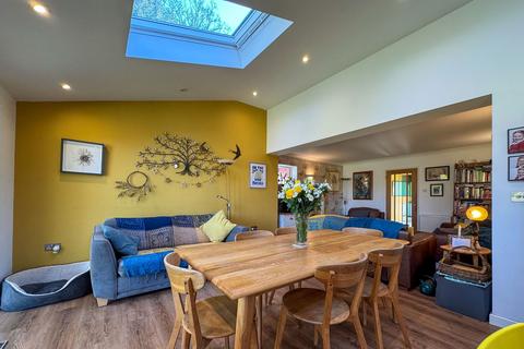 4 bedroom detached house for sale, Beech Road, Alresford