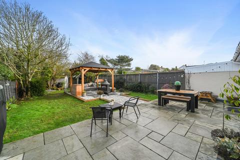 2 bedroom semi-detached bungalow for sale, Leys Drive, Little Clacton