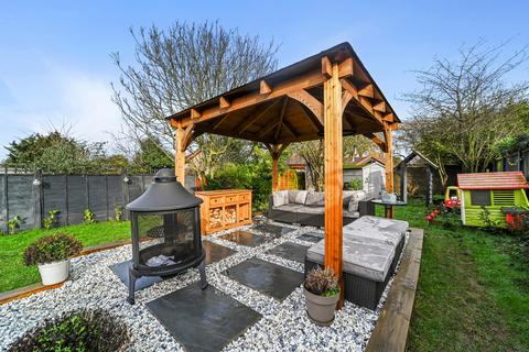 2 bedroom semi-detached bungalow for sale, Leys Drive, Little Clacton