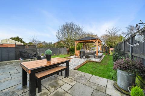 2 bedroom semi-detached bungalow for sale, Leys Drive, Little Clacton